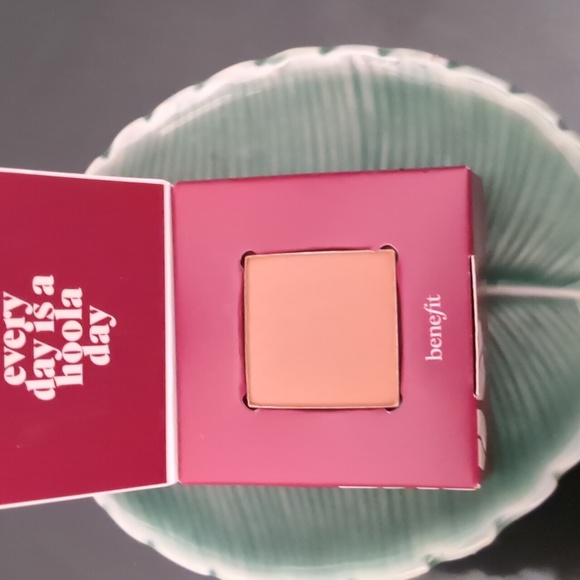 Powder Bronzer - Picture 3 of 3